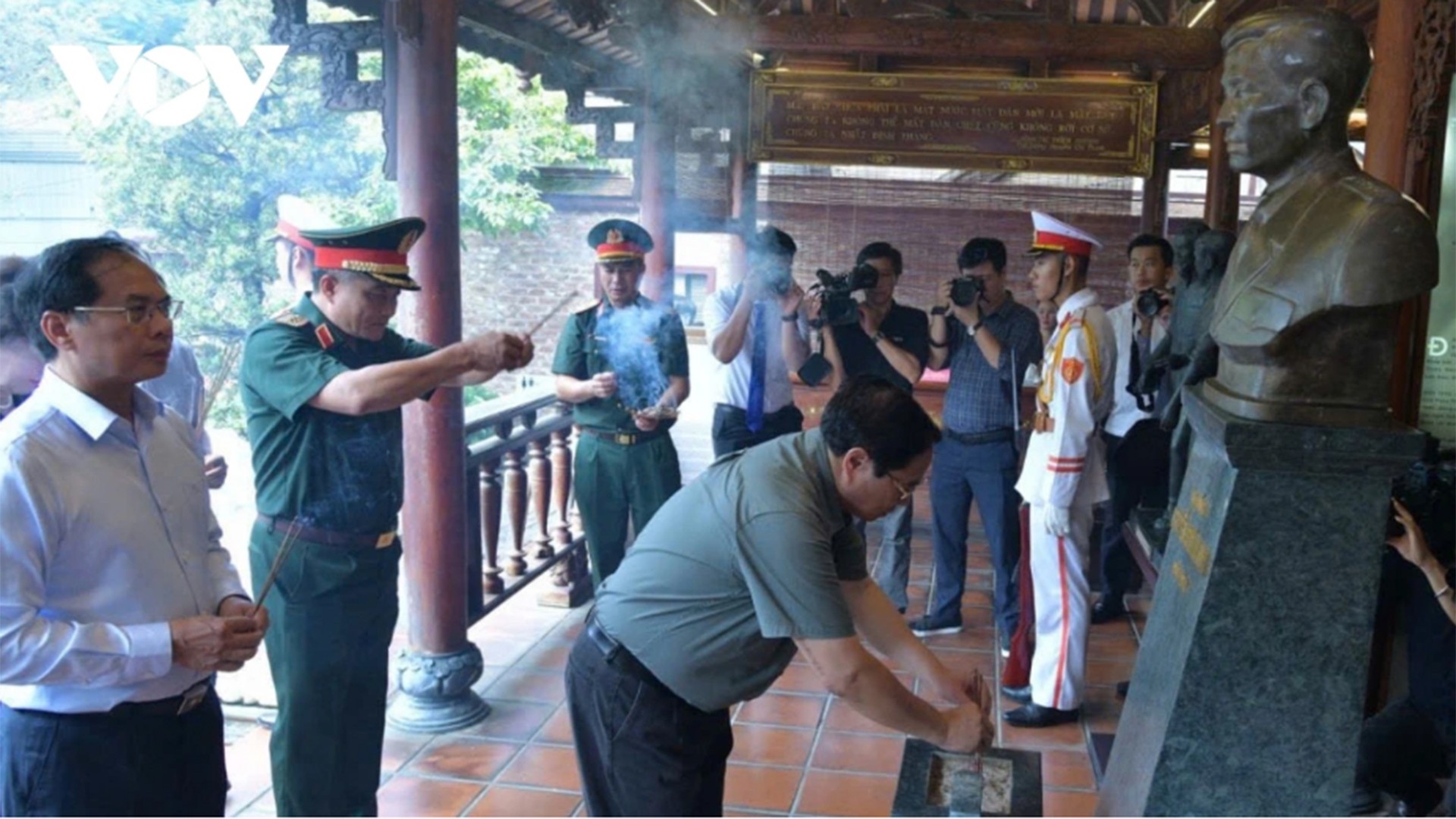 Thủ tướng Phạm Minh Chính dâng hương tưởng niệm Đại tướng Nguyễn Chí Thanh. 26-7-nguyenchithanh.jpg