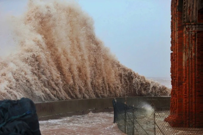 Bão Wipha đổ bộ Ninh Bình ngày 23/7.