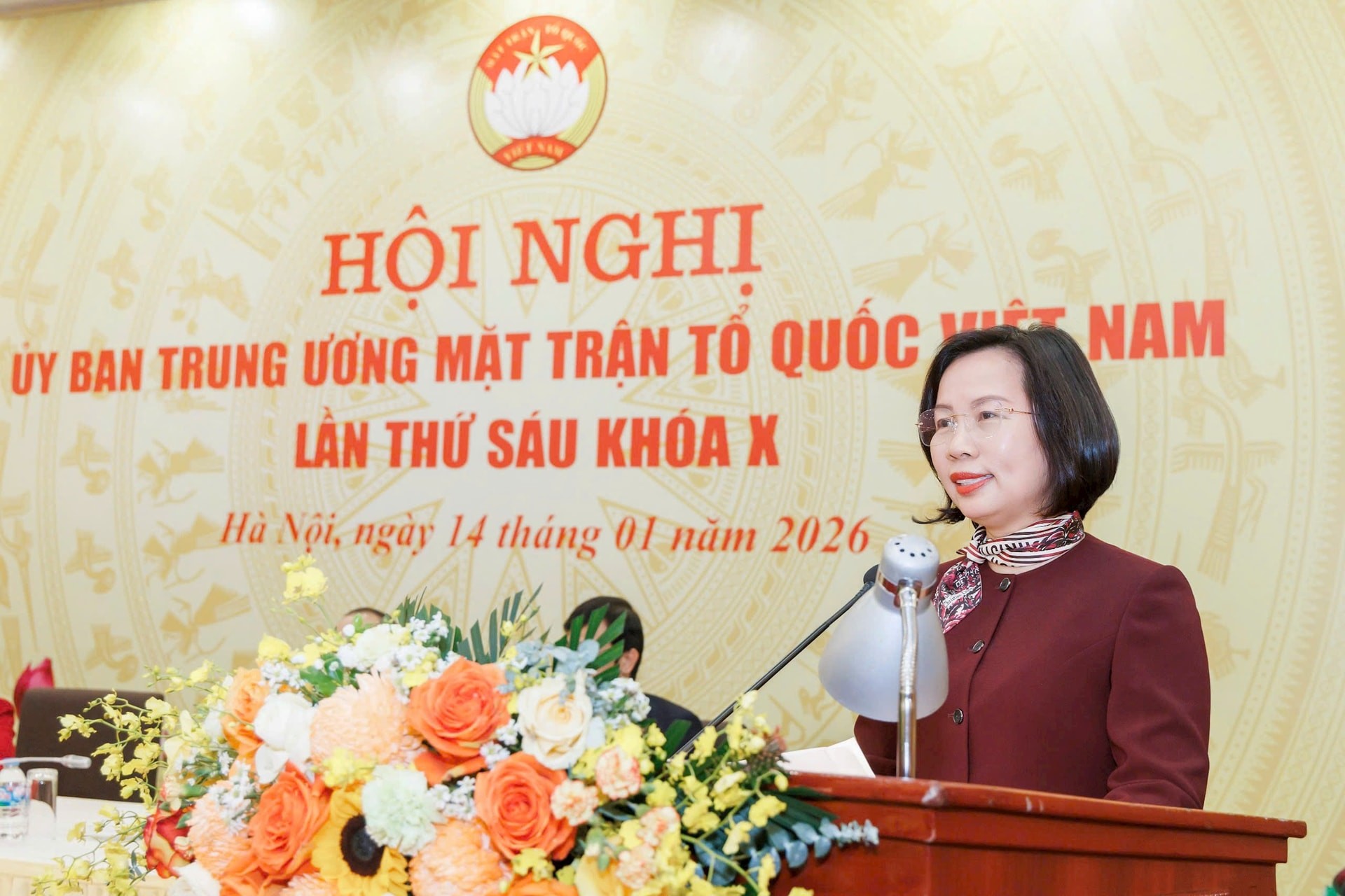 Chủ tịch Ủy ban MTTQ Việt Nam thành phố Hà Nội Bùi Huyền Mai phát biểu tại hội nghị.