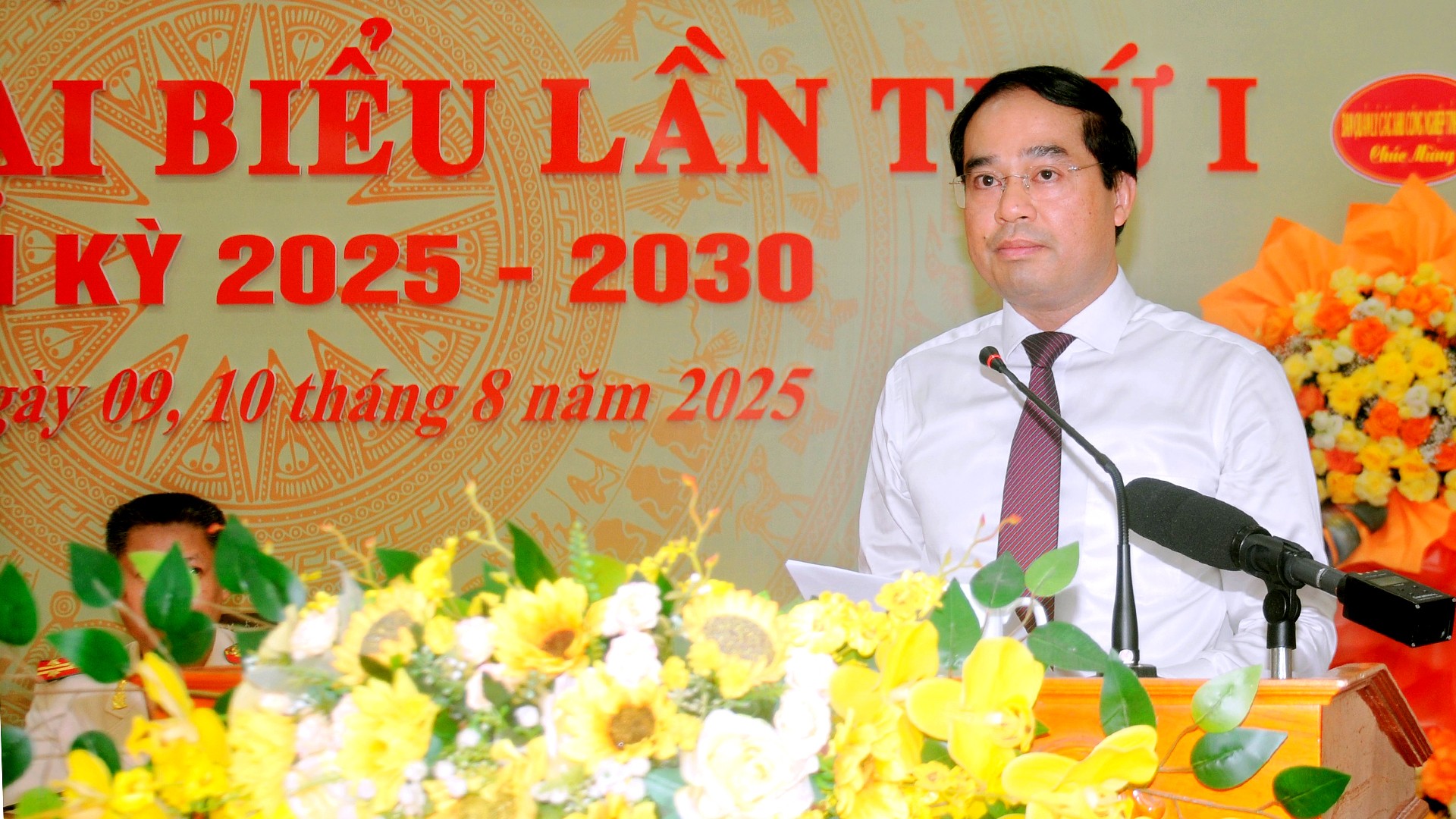 Bí thư Tỉnh ủy, Chủ tịch HĐND tỉnh Trịnh Xuân Trường phát biểu chỉ đạo tại Đại hội. 8-01-ong-truong.jpg