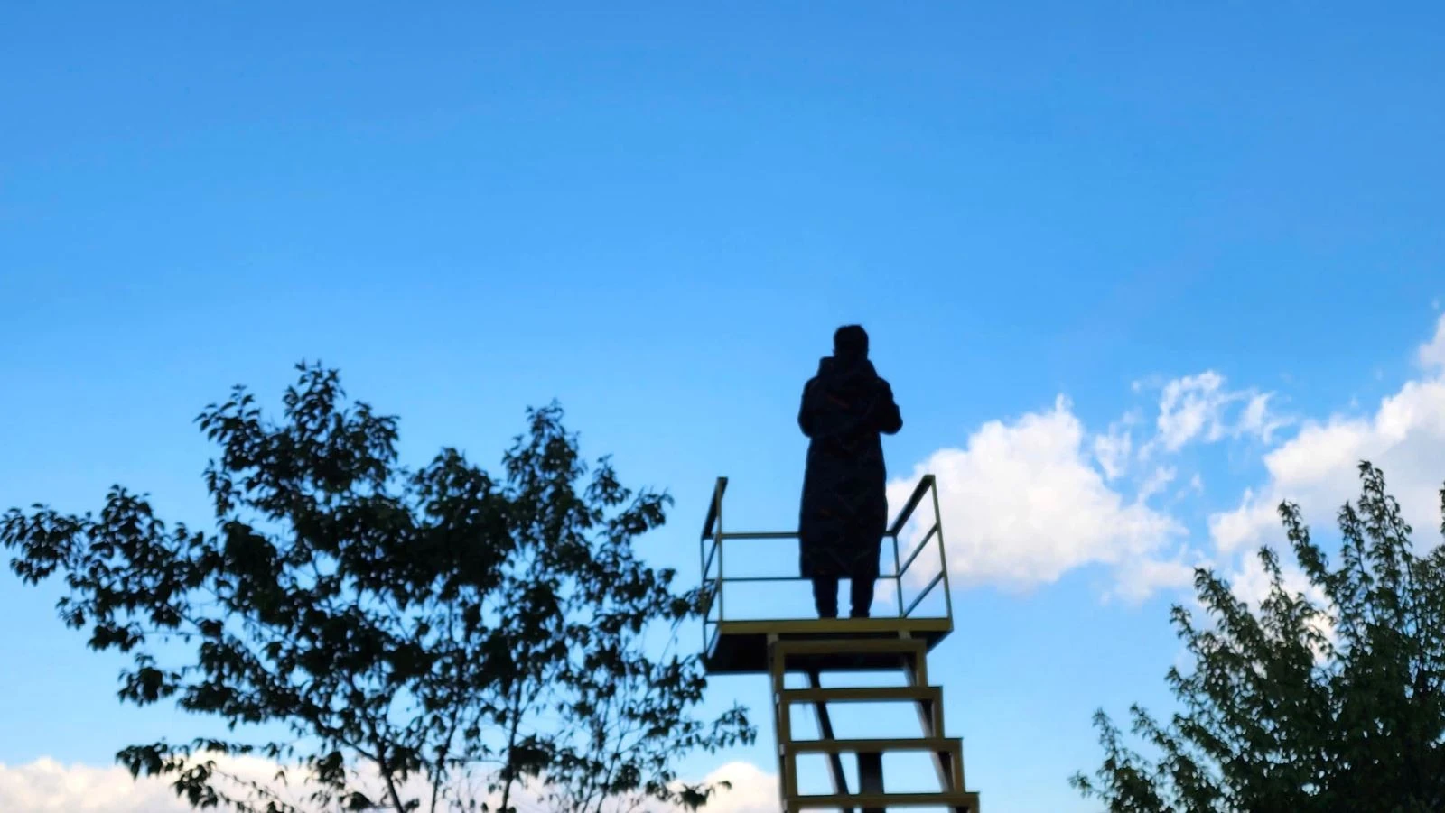 Du khách dậy từ sáng sớm để chọn các điểm ngắm lý tưởng và săn những đám mây đẹp.