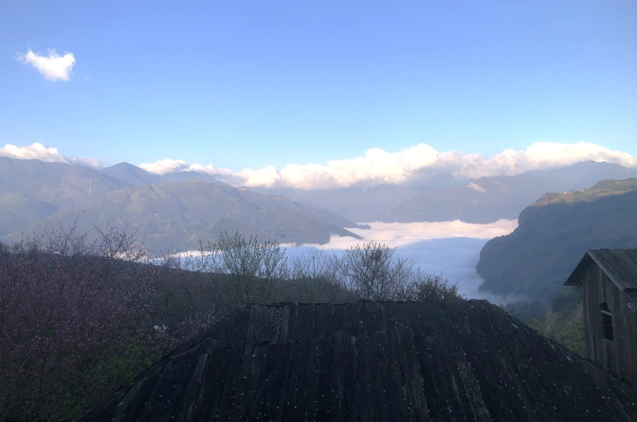 Hành trình săn mây ở Y Tý mang đến cho du khách một trải nghiệm tuyệt vời, nơi vẻ đẹp hoang sơ, hùng vĩ và huyền ảo của thiên nhiên như vẫy gọi ở từng bước chân.