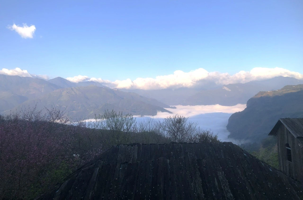 Hành trình săn mây ở Y Tý mang đến cho du khách một trải nghiệm tuyệt vời, nơi vẻ đẹp hoang sơ, hùng vĩ và huyền ảo của thiên nhiên như vẫy gọi ở từng bước chân.