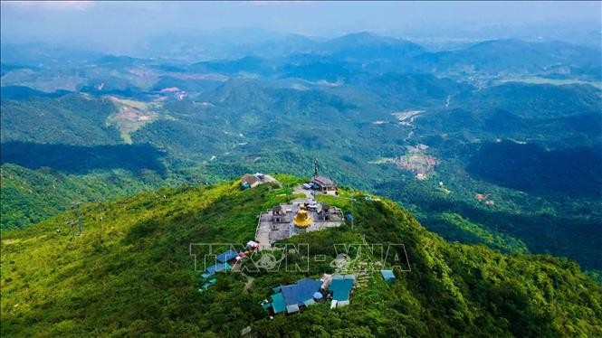 Dãy núi thiêng Yên Tử. Ảnh minh họa: Dãy núi thiêng Yên Tử. Ảnh minh họa: