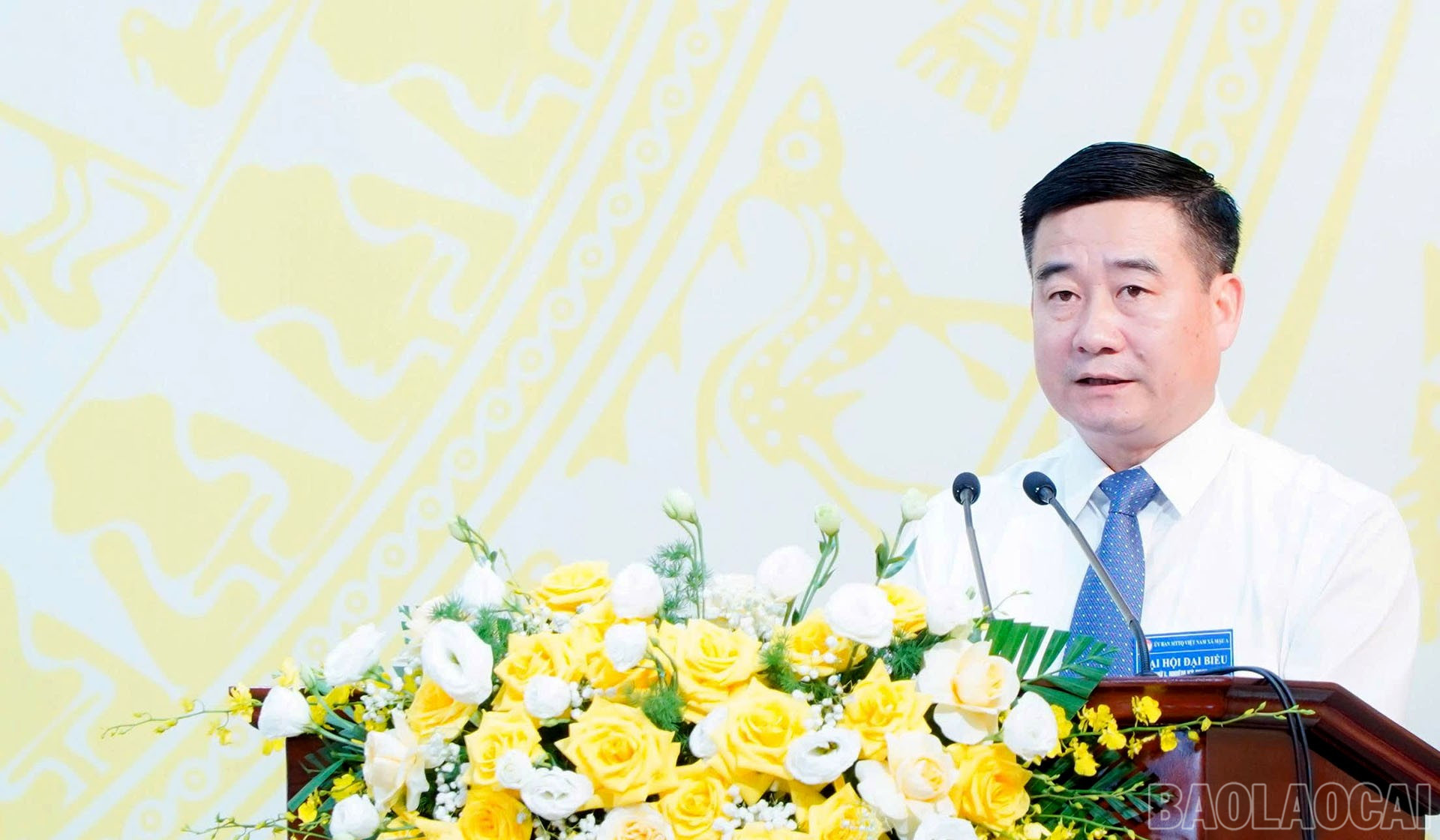 Đồng chí Hà Đức Anh - Bí thư Đảng ủy xã Mậu A phát biểu chỉ đạo tại Phiên làm việc thứ Nhất Đại hội. baolaocai-br_28-8-ong-duc-anh.jpg