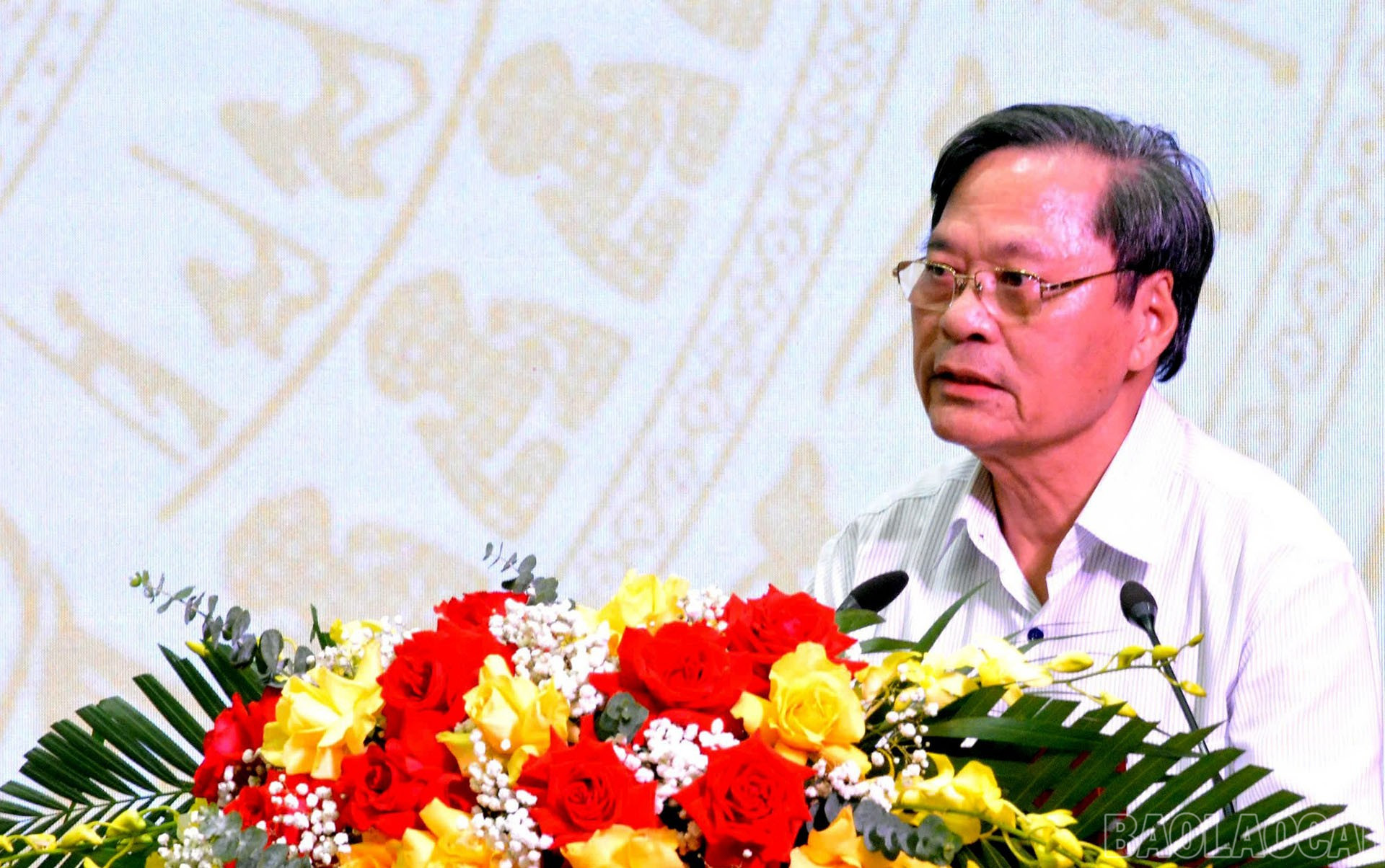 Nguyên lãnh đạo Văn phòng qua các thời kỳ phát biểu tại buổi gặp mặt. baolaocai-br_28-8-onglieu.jpg