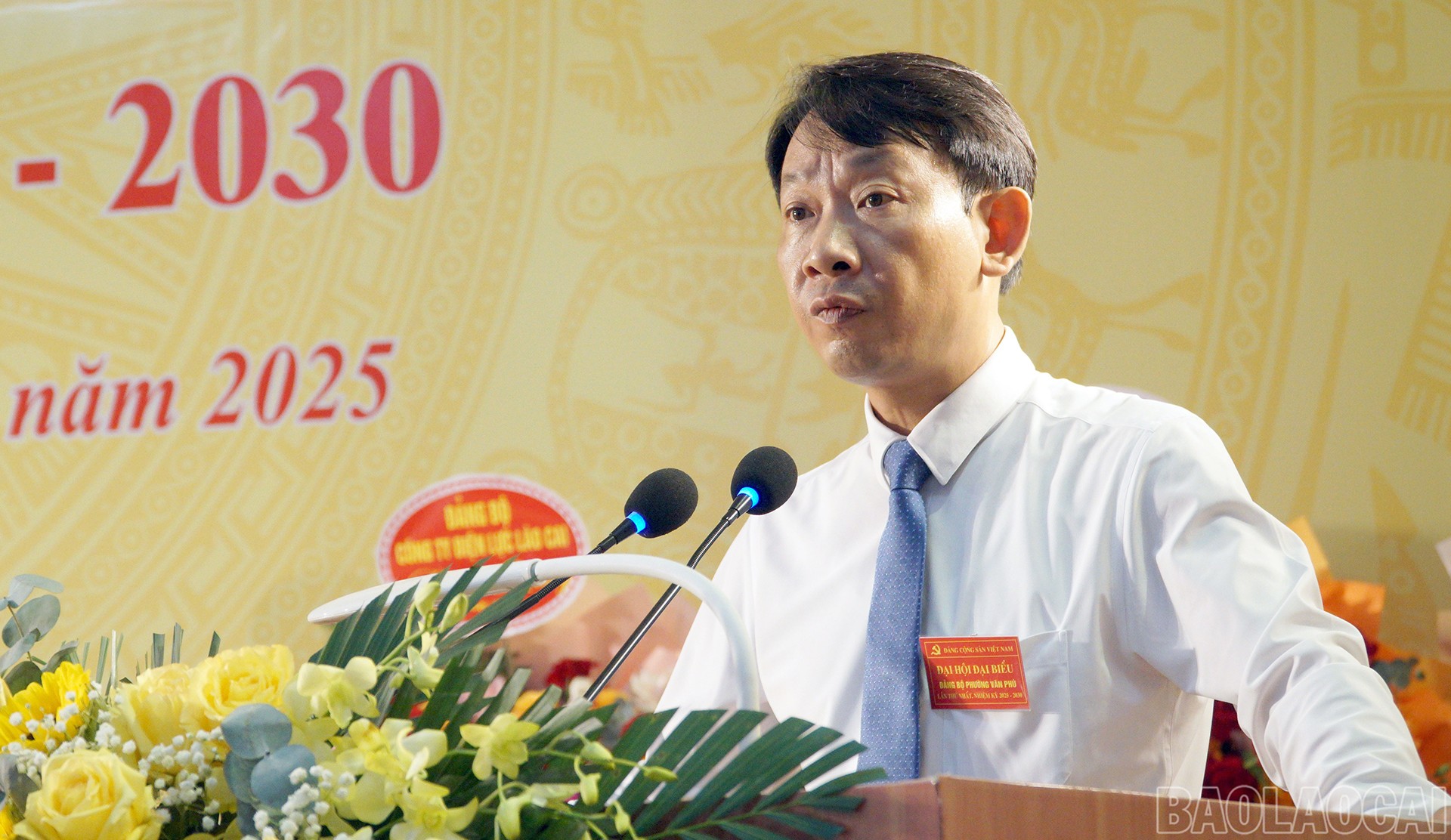 Đồng chí Đỗ Văn Nghị - Bí thư Đảng ủy phường Văn Phú phát biểu khai mạc Đại hội. 8-10-ongnghi.jpg