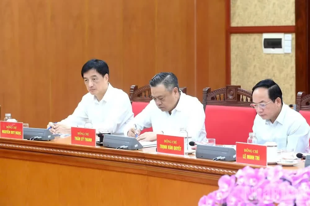 Các đồng chí lãnh đạo tham dự cuộc làm việc. (Ảnh: ĐĂNG KHOA)
