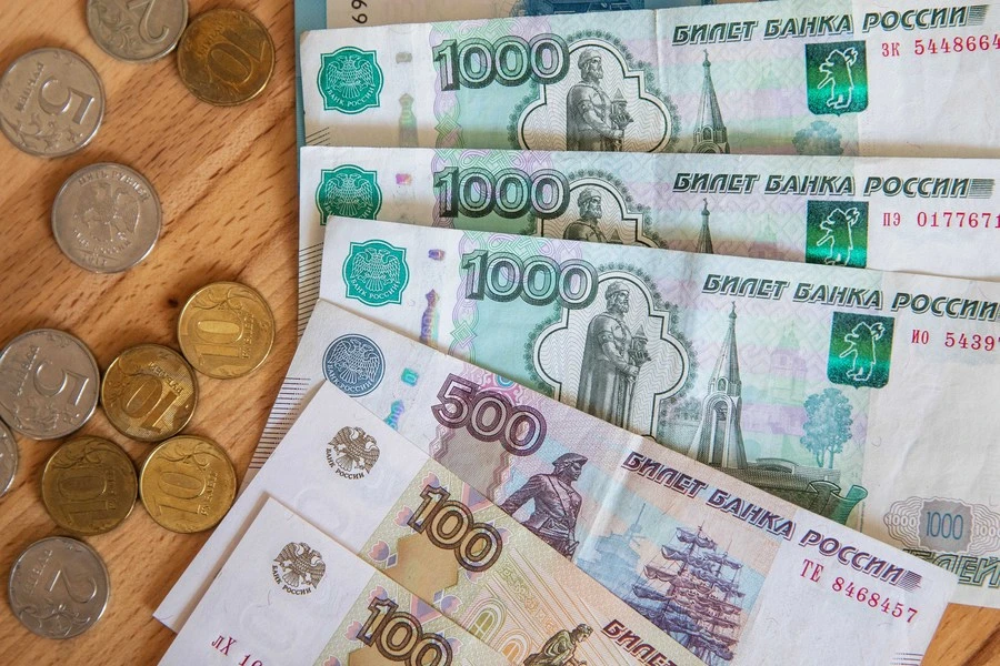 Nga siết chặt kiểm soát tiền mặt và vàng.