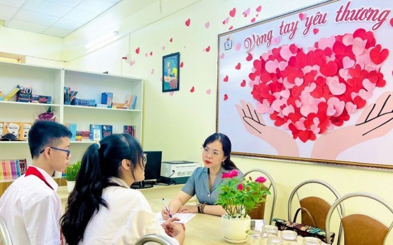 Người học là trung tâm, không phân biệt đối xử; bảo đảm bình đẳng, khách quan, chuẩn mực giữa người học với người thực hiện công tác tư vấn học đường. Người học là trung tâm, không phân biệt đối xử; bảo đảm bình đẳng, khách quan, chuẩn mực giữa người học với người thực hiện công tác tư vấn học đường.
