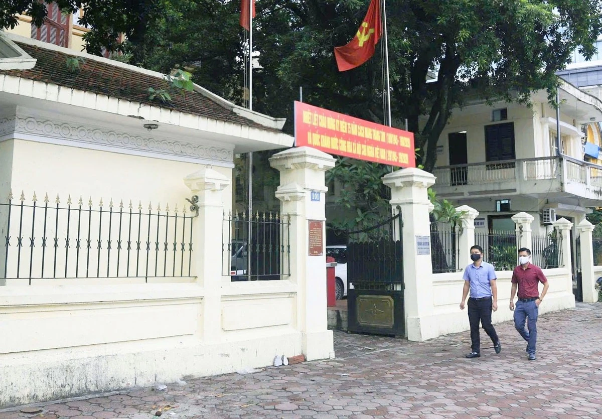 Trong Cách mạng Tháng Tám năm 1945, Nhà số 101 phố Trần Hưng Đạo (phường Cửa Nam) là trụ sở Ủy ban Quân sự Cách mạng Hà Nội. Tại đây, Thành ủy, Ủy ban Quân sự Cách mạng đã đề ra những chỉ thị, chủ trương đúng đắn lãnh đạo cuộc khởi nghĩa giành chính quyền ở Thủ đô.