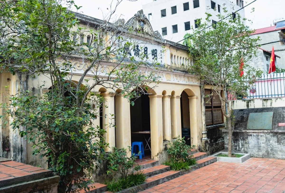 Di tích nhà cụ Nguyễn Thị An (phường Phú Thượng) là nơi dừng chân nghỉ lại đầu tiên của Chủ tịch Hồ Chí Minh trên chặng đường từ Việt Bắc về Hà Nội, từ ngày 23 đến 25-8-1945.