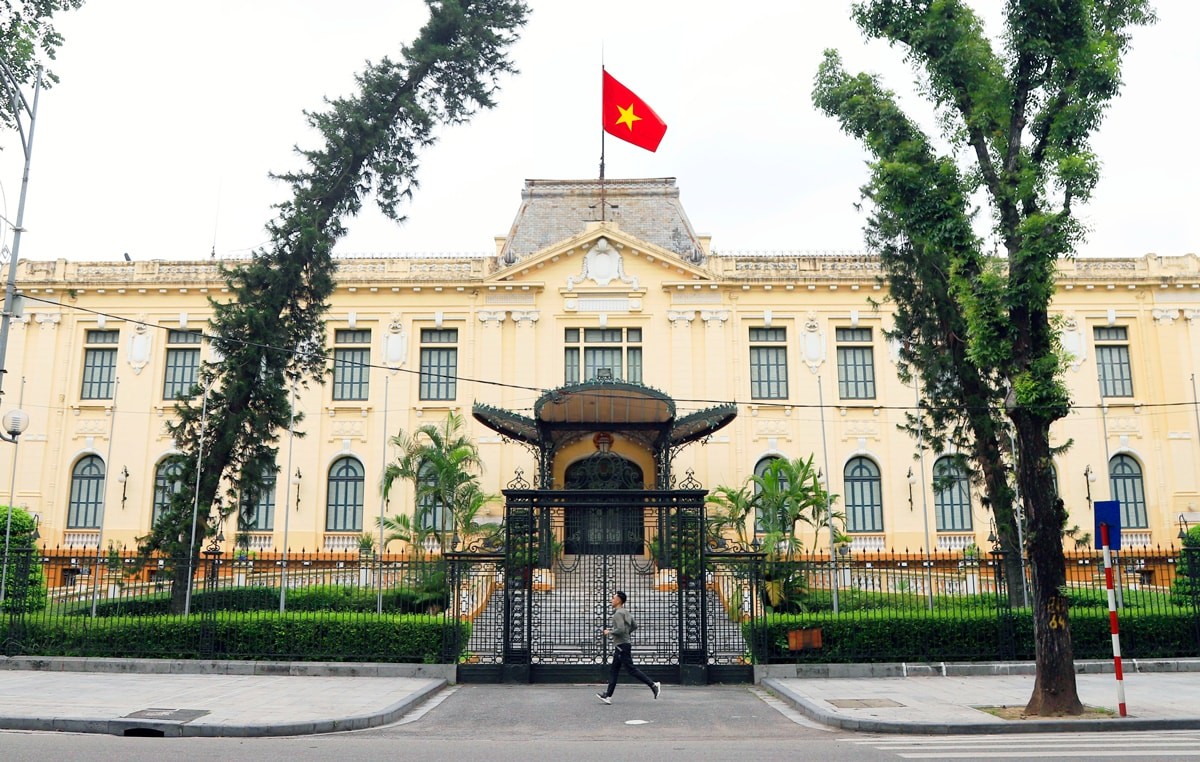 Tòa nhà Bắc Bộ phủ, nay là Nhà khách Chính phủ, số 12 phố Ngô Quyền (phường Hoàn Kiếm). Trước năm 1945, đây là Phủ Khâm sai Bắc Kỳ - cơ quan đầu não của chính quyền tay sai Pháp ở Bắc Bộ. Ngày 19-8-1945, sau cuộc mít tinh, người dân Thủ đô và lực lượng Việt Minh đã kéo đến chiếm Phủ Khâm sai Bắc Kỳ. Tòa nhà Bắc Bộ phủ, nay là Nhà khách Chính phủ, số 12 phố Ngô Quyền (phường Hoàn Kiếm). Trước năm 1945, đây là Phủ Khâm sai Bắc Kỳ - cơ quan đầu não của chính quyền tay sai Pháp ở Bắc Bộ. Ngày 19-8-1945, sau cuộc mít tinh, người dân Thủ đô và lực lượng Việt Minh đã kéo đến chiếm Phủ Khâm sai Bắc Kỳ.