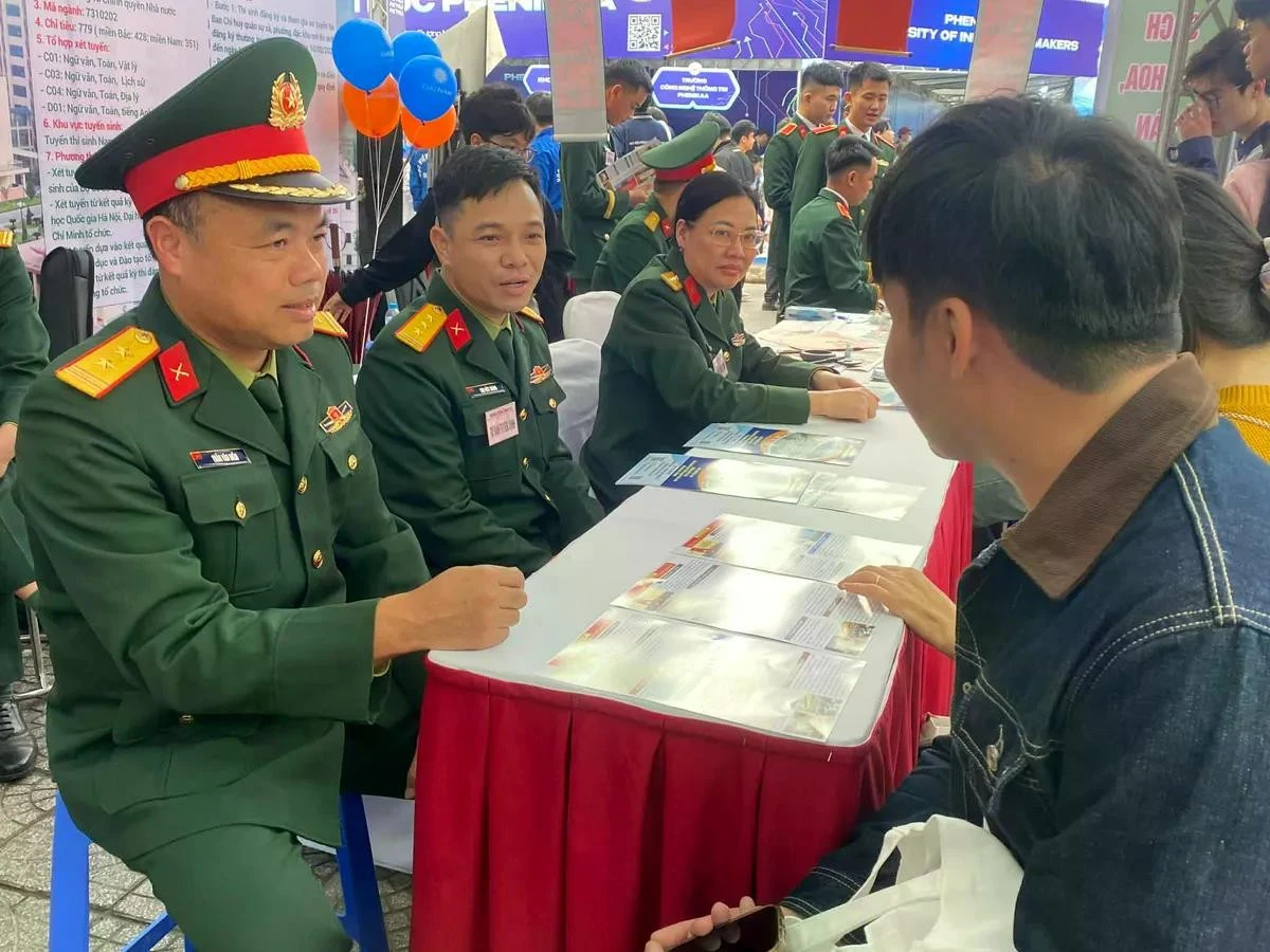 Năm 2026, có 23 học viện và trường sĩ quan trong quân đội tuyển sinh với tổng 5.400 chỉ tiêu đào tạo đại học và cao đẳng hệ quân sự, tăng khoảng 1.000 chỉ tiêu so với năm trước.