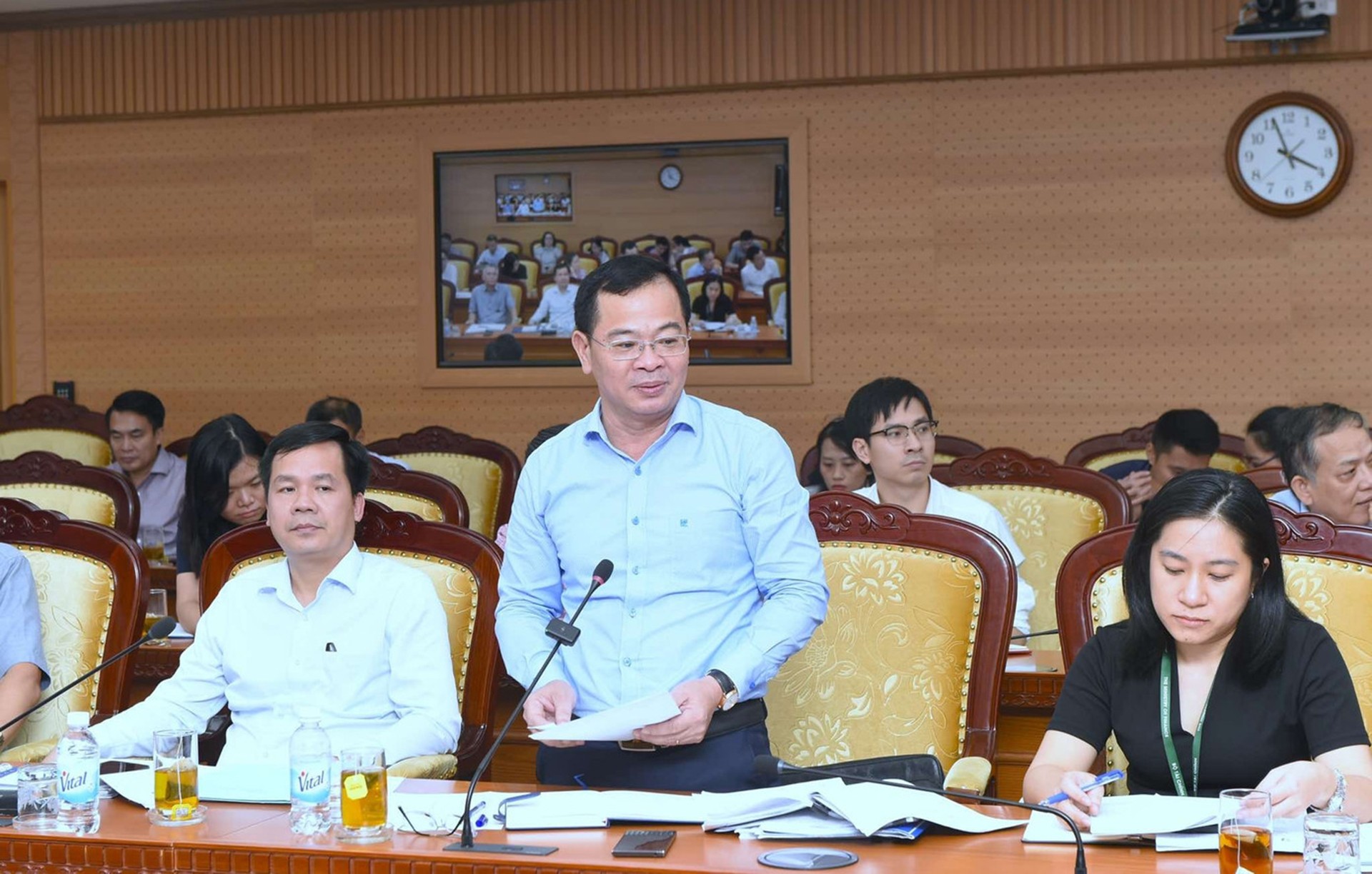Ông Nguyễn Tân Thịnh - Cục trưởng Cục Quản lý công sản, Bộ Tài chính - phát biểu tại cuộc họp. 13-9-botaichinh.jpg