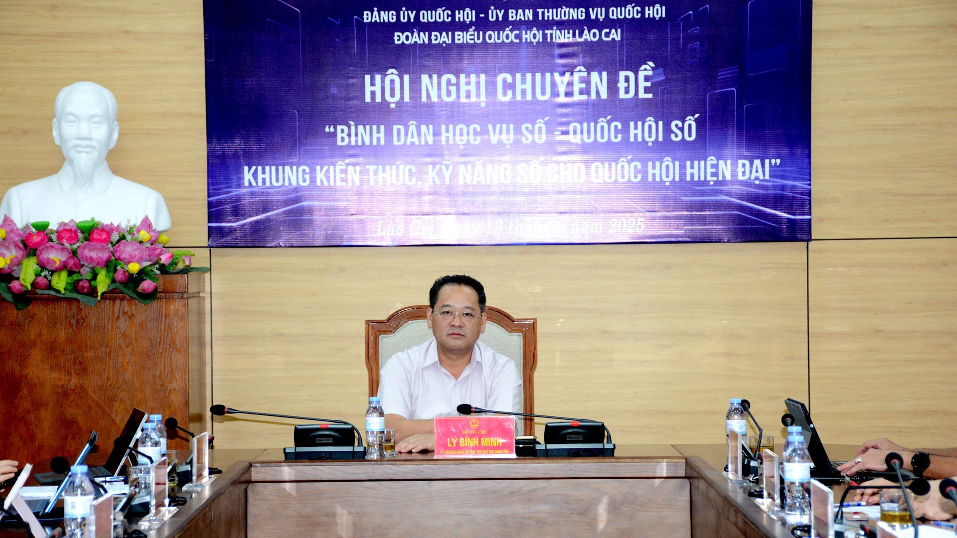 Đồng chí Lý Bình Minh - Phó Chủ tịch HĐND tỉnh dự Hội nghị tại điểm cầu tỉnh Lào Cai. 13-9-ong-sinh2.jpg