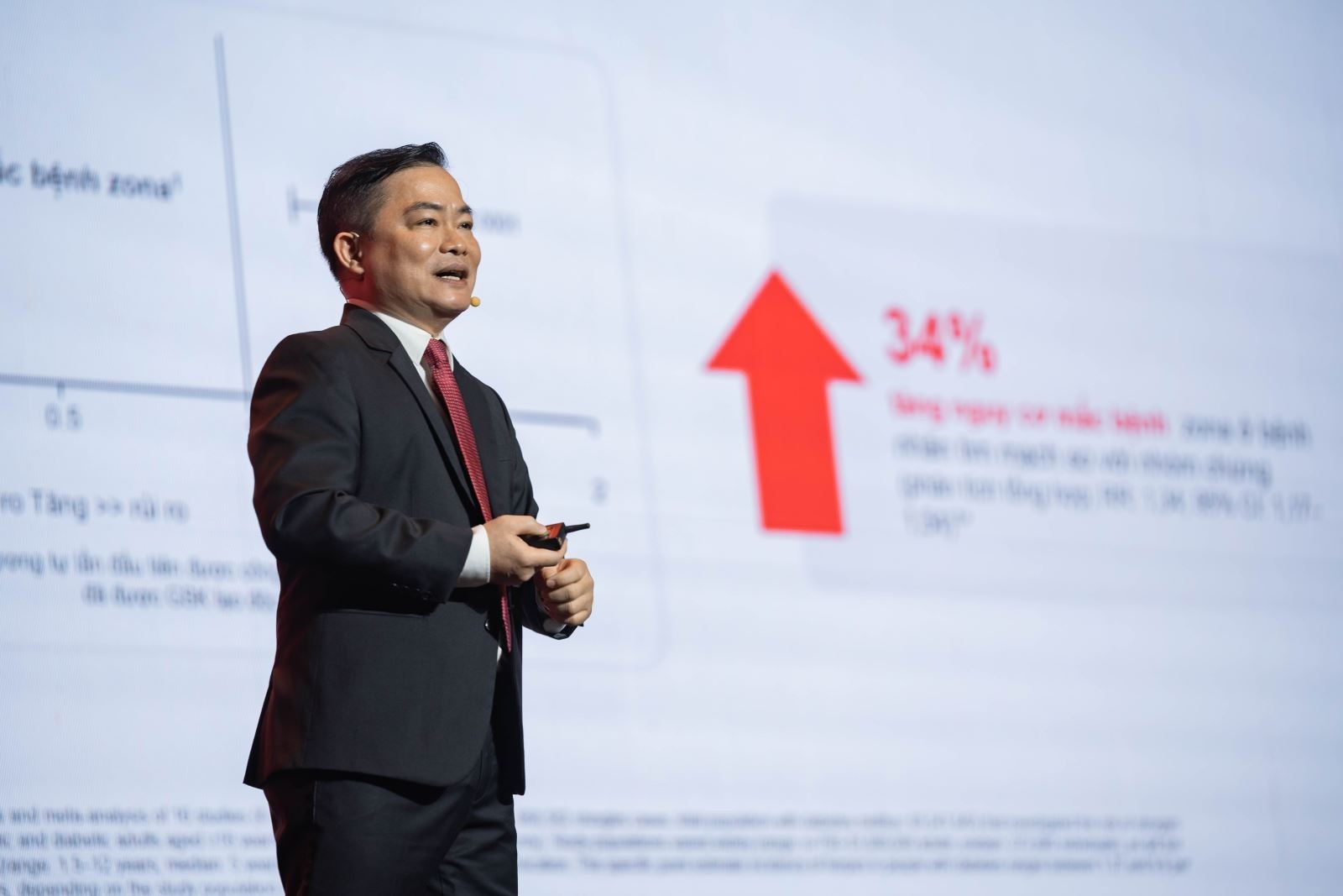 TS.BS Trần Hòa, Trưởng đơn vị Can thiệp nội tim mạch, Bệnh viện Đại học Y Dược TP Hồ Chí Minh chia sẻ về căn bệnh zona.