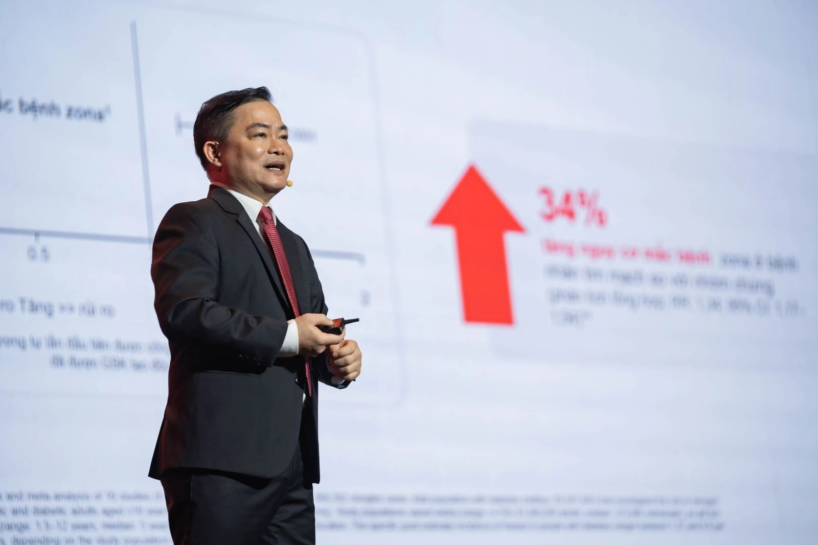 TS.BS Trần Hòa, Trưởng đơn vị Can thiệp nội tim mạch, Bệnh viện Đại học Y Dược TP Hồ Chí Minh chia sẻ về căn bệnh zona.