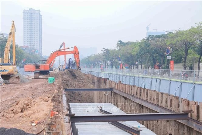 Công trường thi công tuyến kênh Thụy Phương (Hà Nội), đoạn cống ngã ba Hoàng Minh Thảo - Võ Chí Công đến cửa sông Tô Lịch.