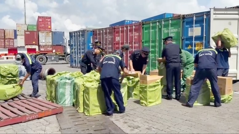 Các cơ quan, đơn vị chủ động phương án bố trí lực lượng, phương tiện để tuần tra, kiểm soát chặt chẽ trên các tuyến biên giới, cửa khẩu đường bộ, đường sắt, đường biển, đường hàng không.