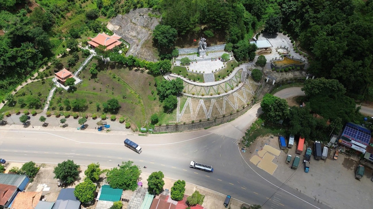 Toàn cảnh Khu di tích Ngã ba Cò Nòi. Toàn cảnh Khu di tích Ngã ba Cò Nòi.