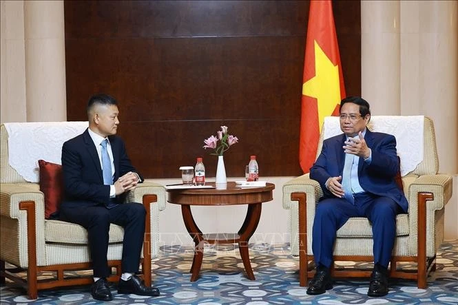 Thủ tướng Phạm Minh Chính tiếp ông Vương Gia Trung, Phó Chủ tịch phụ trách toàn cầu Tập đoàn Khoa học Kỹ thuật Yadea.