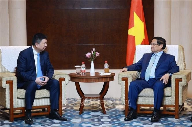 Thủ tướng Phạm Minh Chính tiếp Chủ tịch Tập đoàn Thiết kế Hoa Thiết Dương Vệ Đông.