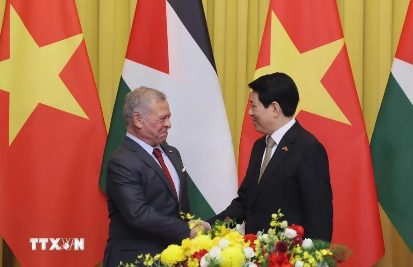 Chủ tịch nước Lương Cường và Quốc vương Jordan Abdullah II bin Al Hussein chụp ảnh chung trước hội đàm.
