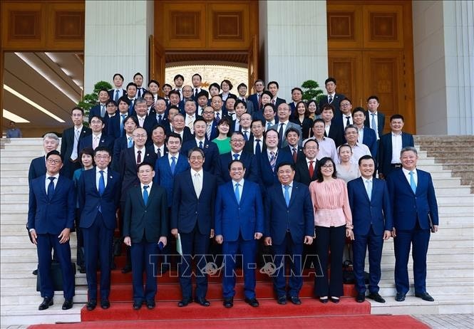 Thủ tướng Phạm Minh Chính và đại biểu với lãnh đạo các doanh nghiệp Nhật Bản đang đầu tư tại Việt Nam. Thủ tướng Phạm Minh Chính và đại biểu với lãnh đạo các doanh nghiệp Nhật Bản đang đầu tư tại Việt Nam.