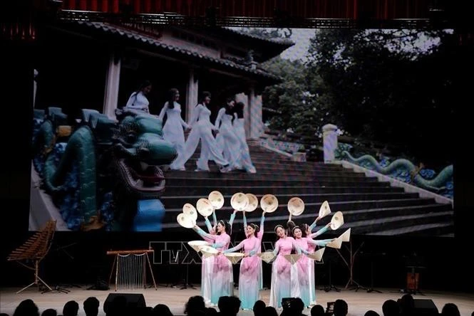 Tiết mục múa do các nghệ sỹ Nhà hát Nghệ thuật đương đại Việt Nam biểu diễn tại Những ngày văn hoá Việt Nam tại LB Nga, ngày 2/7/2024. Ảnh tư liệu