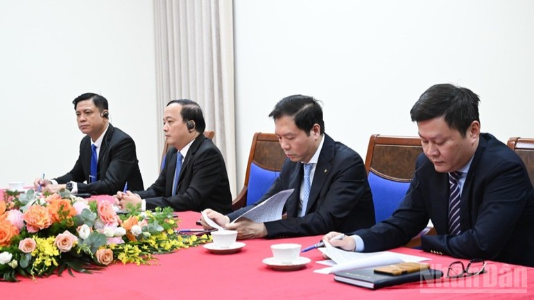 Lãnh đạo một số bộ, ngành tham dự Điện đàm. Lãnh đạo một số bộ, ngành tham dự Điện đàm.
