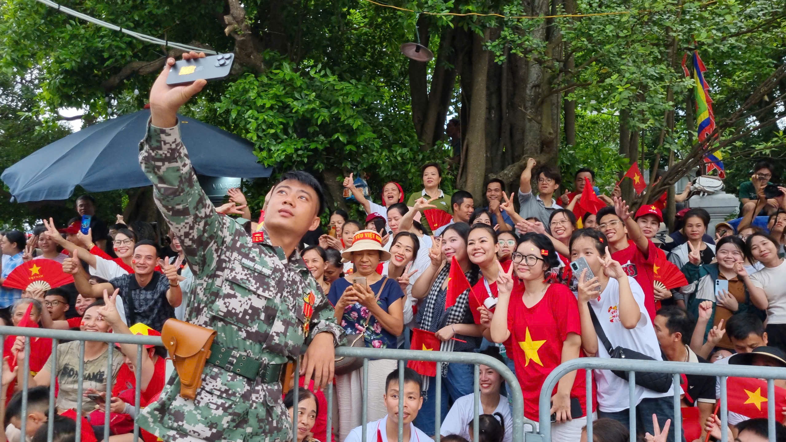 Người dân tham gia buổi Tổng duyệt sự kiện A80. Người dân tham gia buổi Tổng duyệt sự kiện A80.
