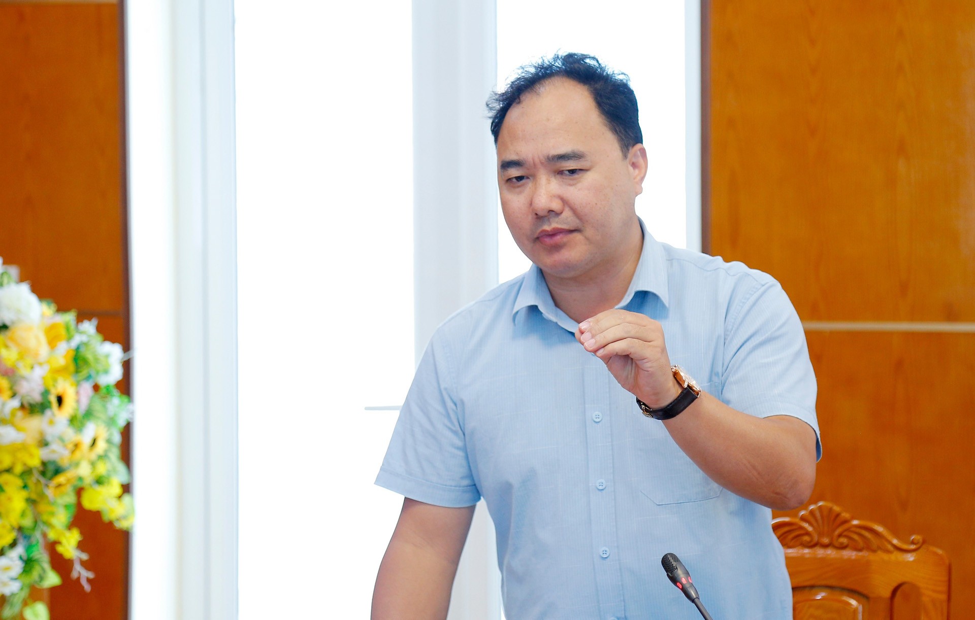 Lãnh đạo xã Mù Cang Chải phát biểu tại buổi làm việc. 7-9-ong-cau.jpg
