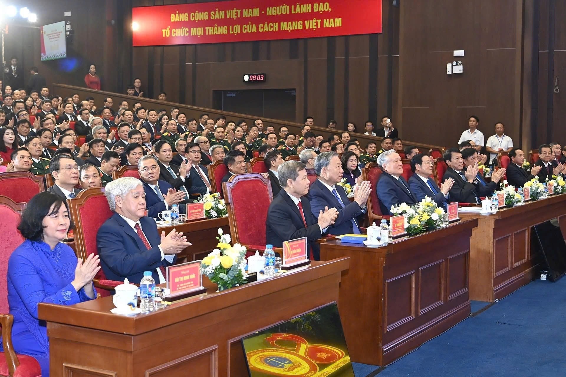 Các đồng chí lãnh đạo Trung ương và thành phố Hà Nội dự Lễ kỷ niệm 80 năm Ngày truyền thống ngành Tòa án nhân dân. Ảnh: Nhật Nam Các đồng chí lãnh đạo Trung ương và thành phố Hà Nội dự Lễ kỷ niệm 80 năm Ngày truyền thống ngành Tòa án nhân dân. Ảnh: Nhật Nam