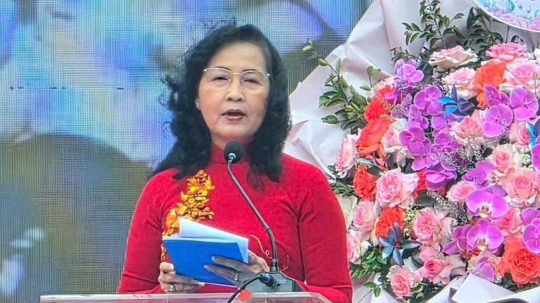 Bà Trần Thu Đông, Phó Chủ tịch Liên hiệp các Hội Văn học Nghệ thuật Việt Nam, Chủ tịch Hội Nghệ sĩ nhiếp ảnh Việt Nam phát biểu tại Lễ kỷ niệm.