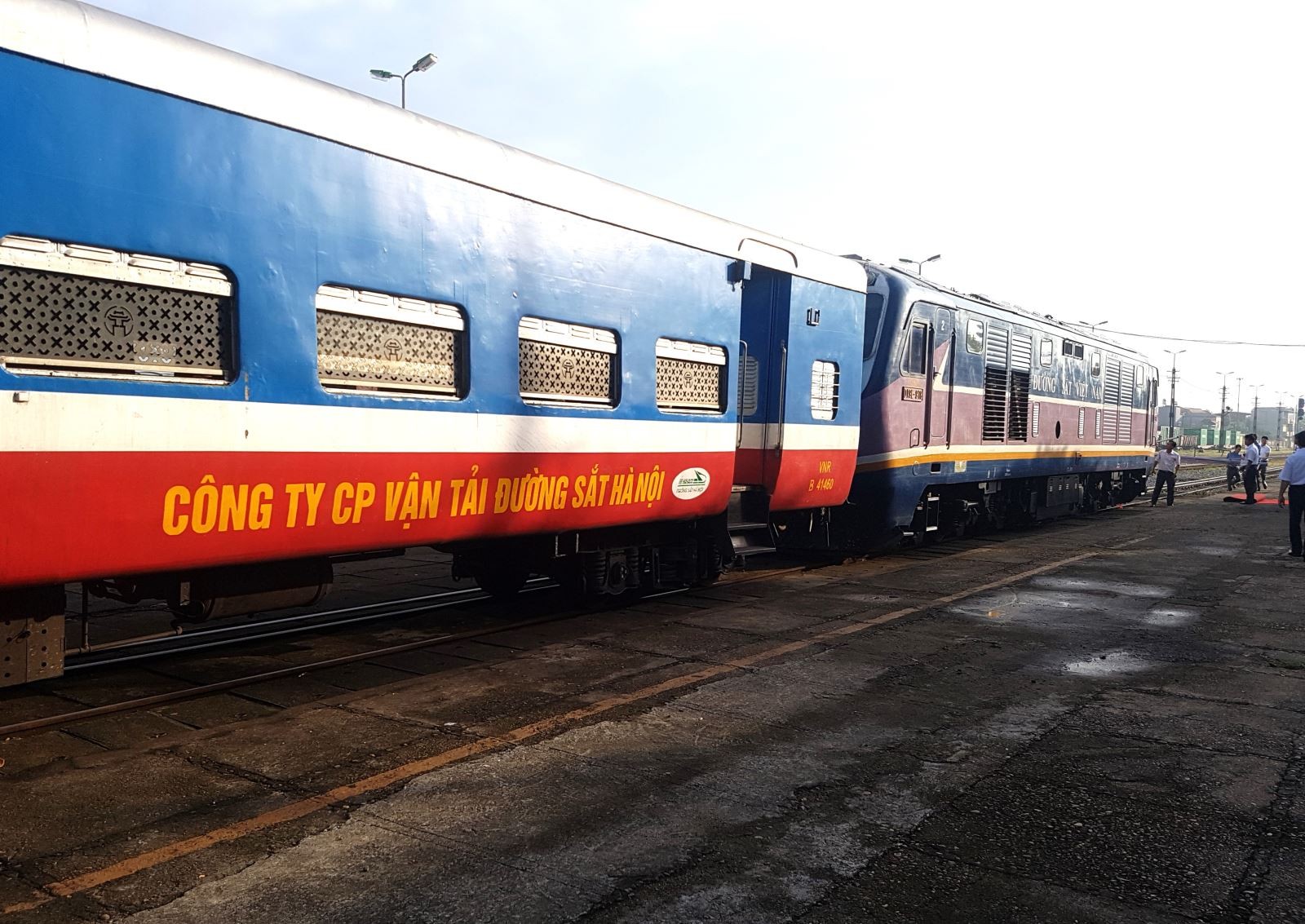 Đường sắt giảm giá vé hành khách và giá cước vận chuyển hàng hóa từ 0 giờ ngày 13/3.