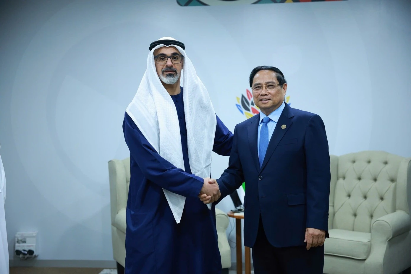 Thủ tướng Phạm Minh Chính gặp Hoàng thái tử Abu Dhabi.