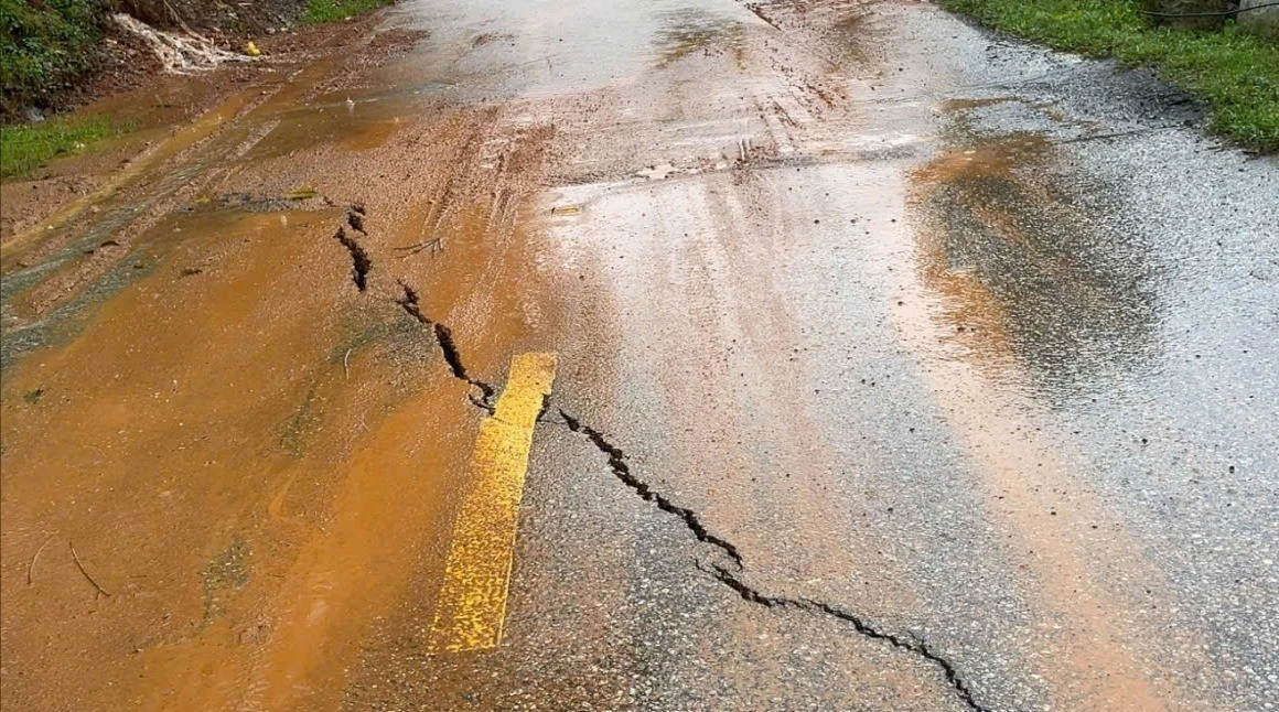 Một số tuyến đường ở miền núi phía Bắc ghi nhận thiệt hại nghiêm trọng do ảnh hưởng của bão lũ.