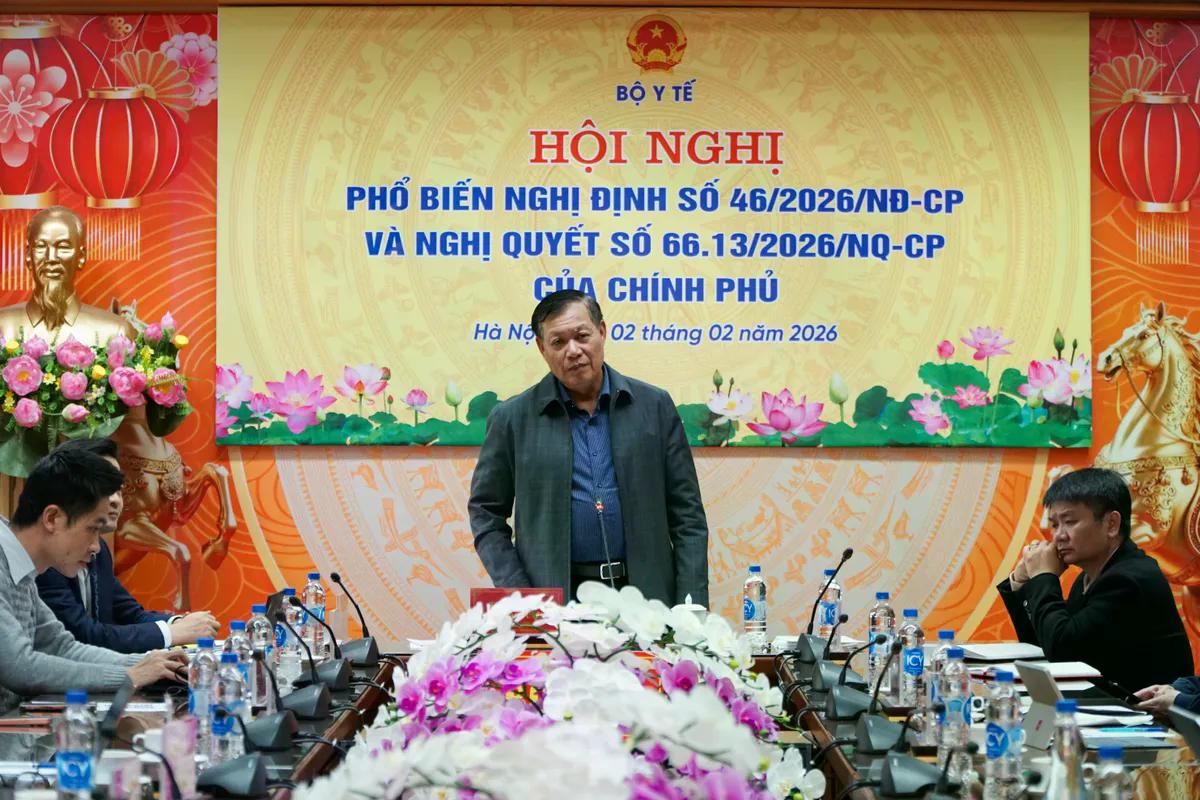 Thứ trưởng Bộ Y tế Đỗ Xuân Tuyên phát biểu tại hội nghị.