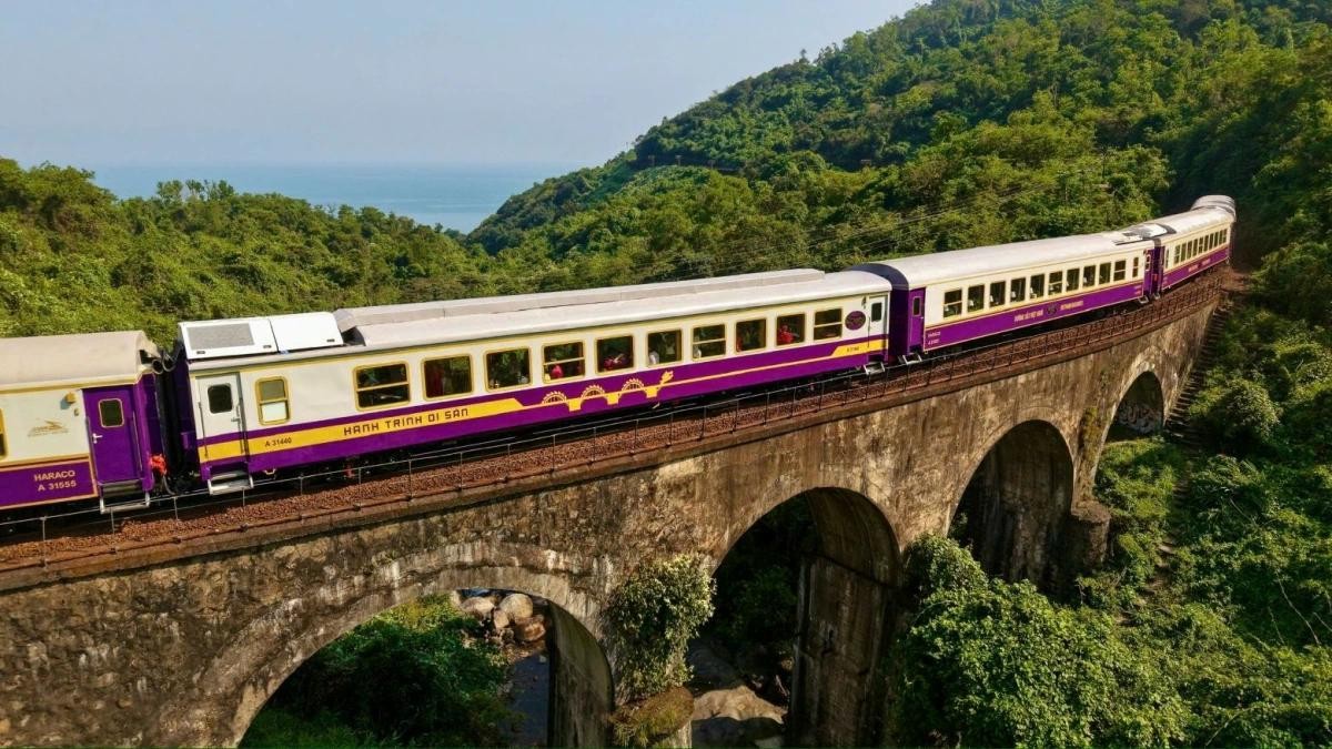 Cung đường sắt Huế - Đà Nẵng là cung đường sắt đẹp nhất Việt Nam.