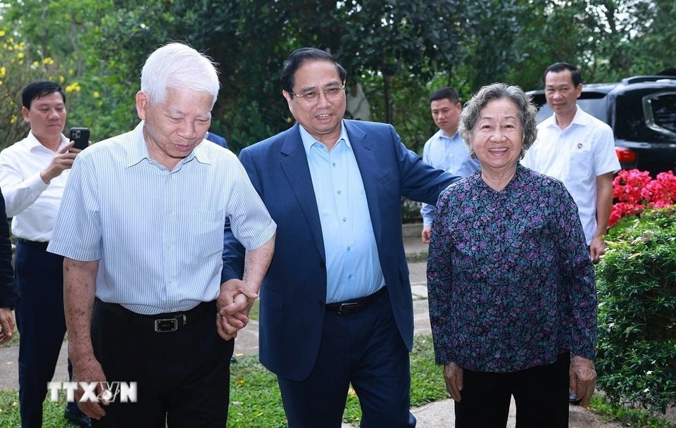 Thủ tướng Phạm Minh Chính thăm, chúc Tết nguyên Chủ tịch nước Nguyễn Minh Triết.