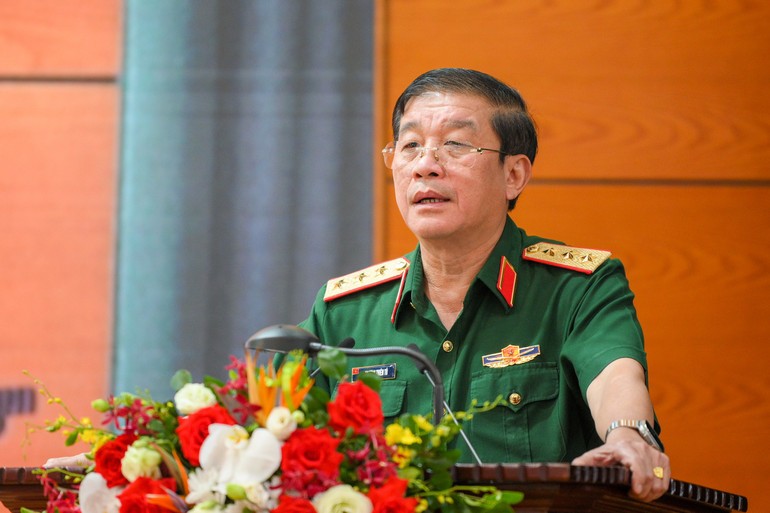 Thượng tướng Trương Thiên Tô - Phó Chủ nhiệm Tổng cục Chính trị phát biểu tại hội nghị. (Ảnh: Báo Nhân Dân) 11-9-hn2.jpg