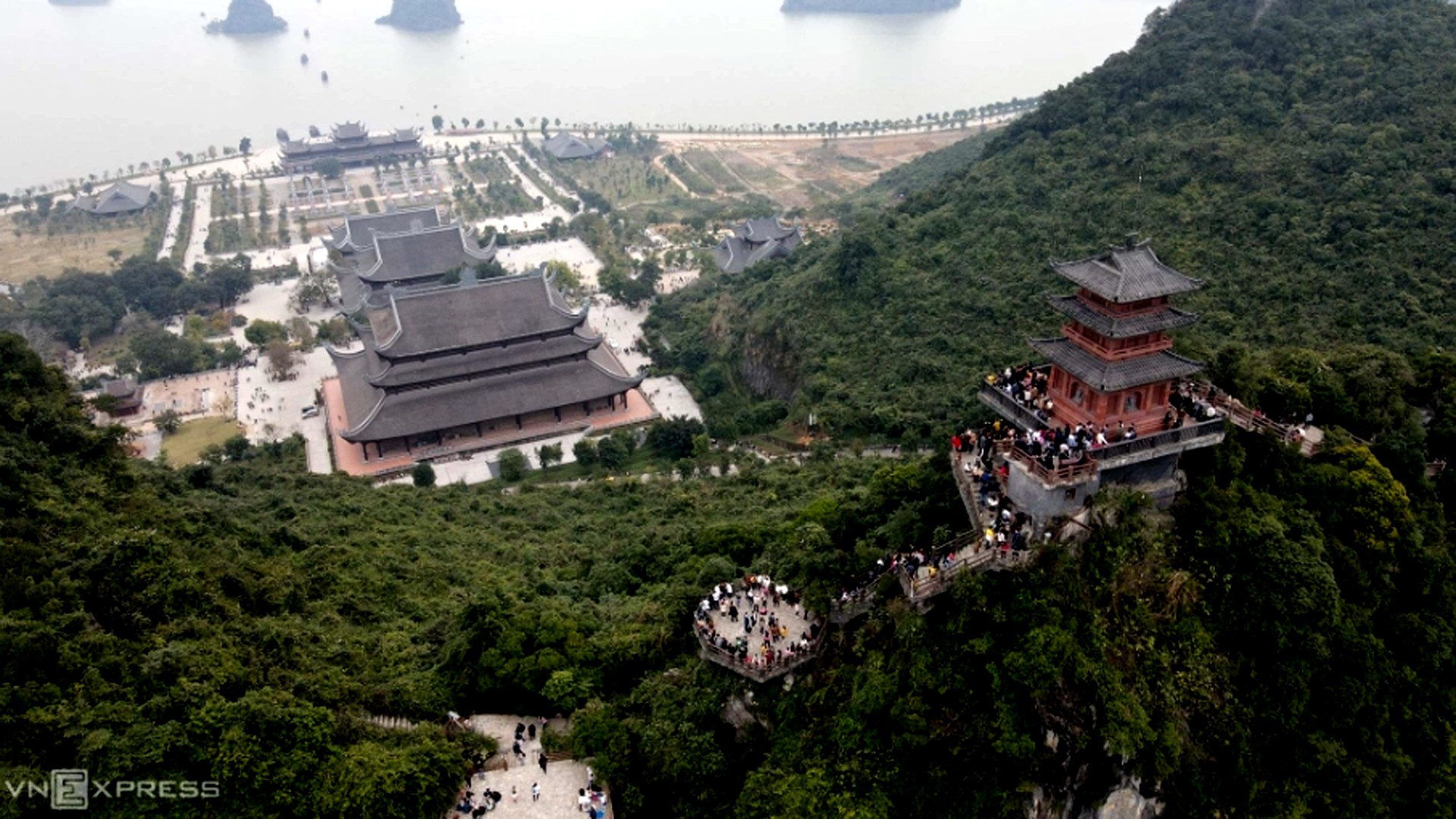 Chùa Tam Chúc tại Hà Nam (nay là Ninh Bình). 11-9-tamchuc.jpg