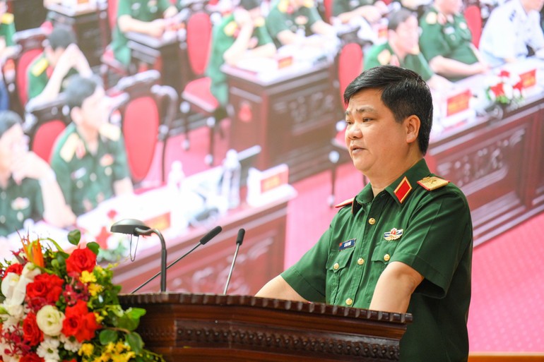Thiếu tướng Bế Hải Triều - Cục trưởng Cục Dân vận, trình bày báo cáo tổng kết. (Ảnh: Báo Nhân Dân) 11-9-hn3.jpg