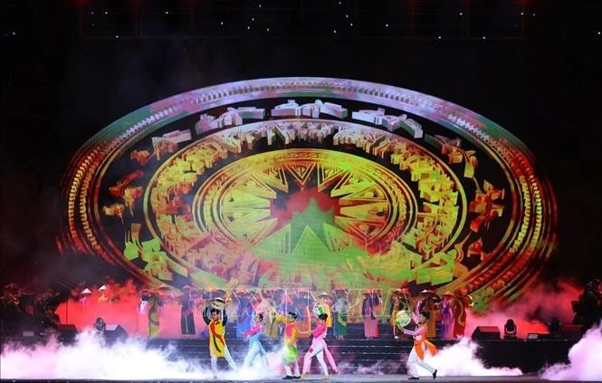 Tiết mục văn nghệ với chủ đề "Lời ru mở đất".