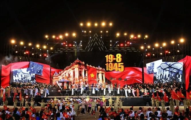 Hoạt cảnh "Không khí cách mạng 19/8" tái hiện không khí giành chính quyền tại Hà Nội trong Cách mạng tháng Tám 1945.