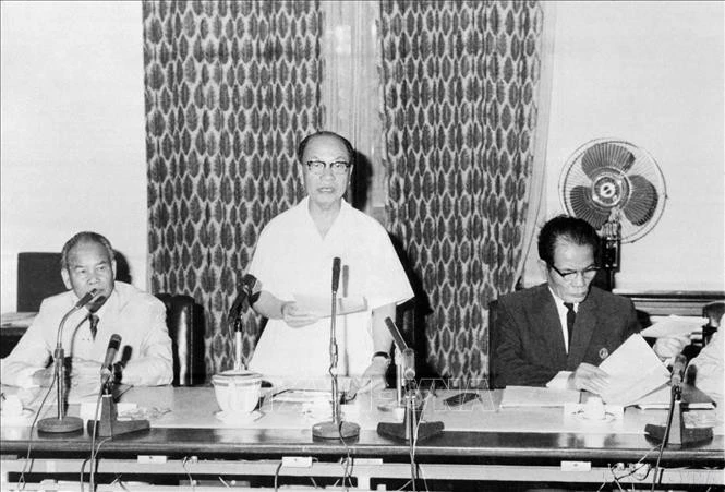 Ngày 21 và 22/2/1976, tại thành phố Sài Gòn - Gia Định, Hội đồng Bầu cử toàn quốc gồm 11 đại biểu miền Bắc và 11 đại biểu miền Nam tổ chức họp Phiên thứ Nhất, bàn về việc bầu cử Quốc hội thống nhất trên cả nước. Trong ảnh: Đồng chí Trường Chính, Chủ tịch Ủy ban Thường vụ Quốc hội, Chủ tịch Hội đồng bầu cử phát biểu tại phiên họp (1976).