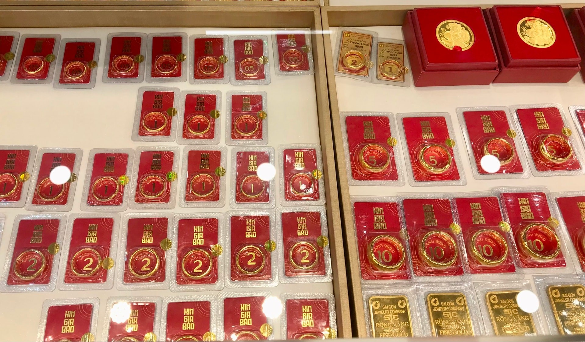 Giá vàng tăng mạnh lên mốc 121 triệu đồng/lượng. Ảnh: H.T Giá vàng tăng mạnh lên mốc 121 triệu đồng/lượng. Ảnh: H.T