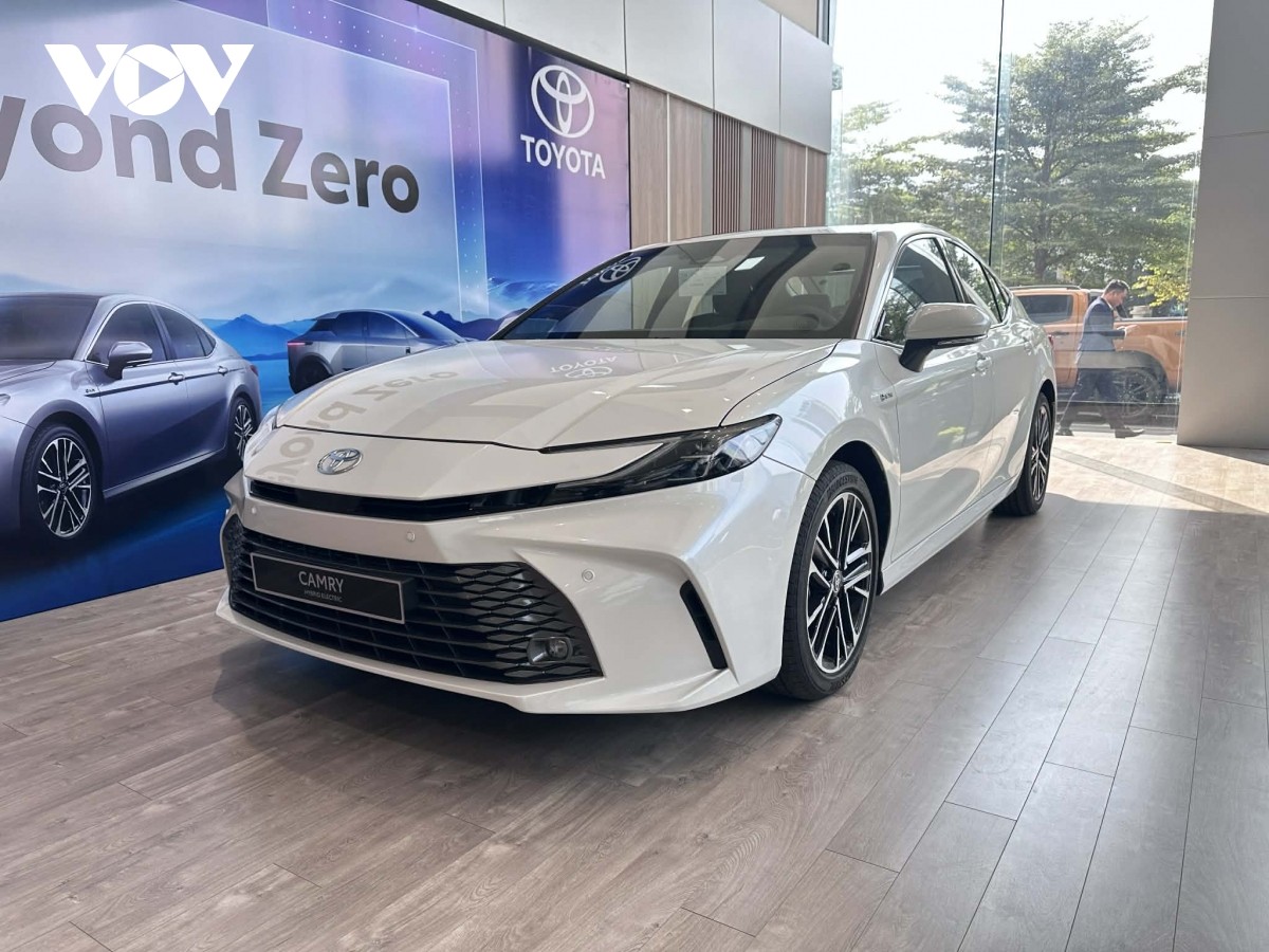 Xe Hybrid ngày càng được nhiều người lựa chọn khi băn khoăn giữa xe xăng và xe điện.