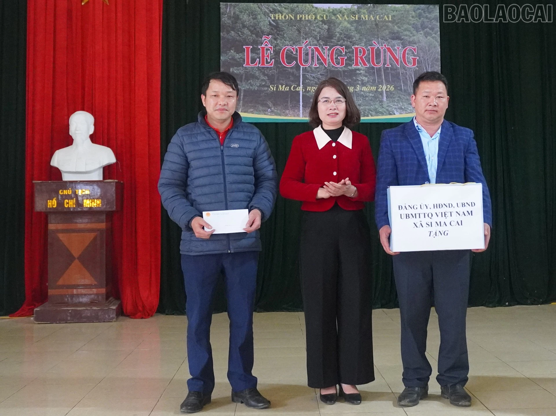 Khen thưởng tại buổi lễ.